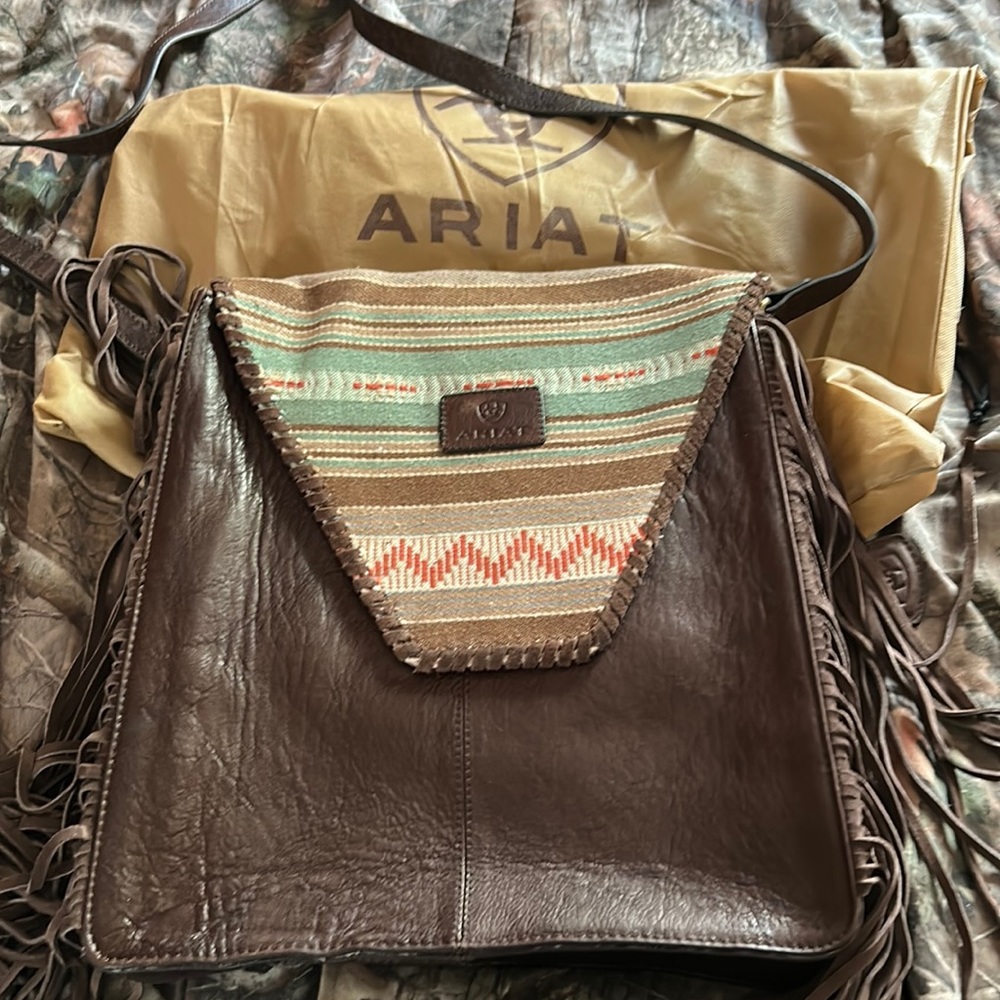 Ariat crossbody bag like new